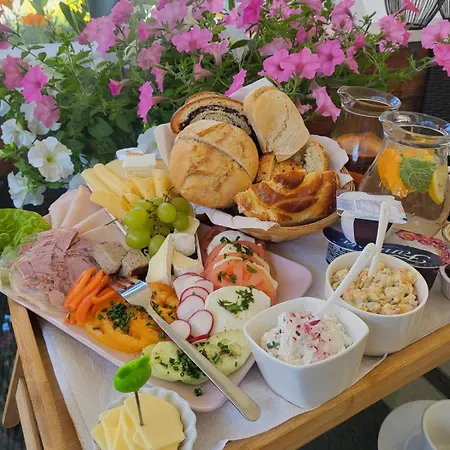 Czary Mary Bed & Breakfast 3*